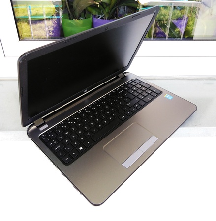 ŚWIETNY Laptop HP 250 / Intel® Core™ i3/ Filmy/Internet/Kamera/ ZOBACZ (3)