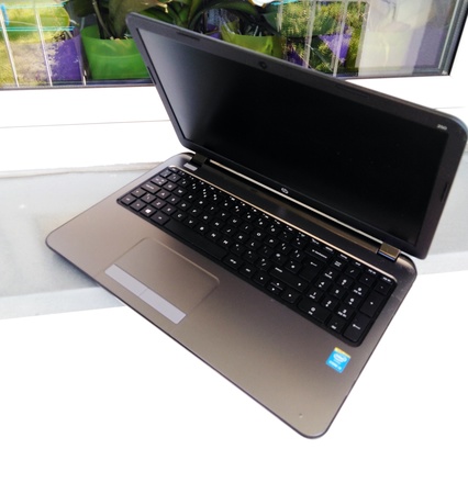 ŚWIETNY Laptop HP 250 / Intel® Core™ i3/ Filmy/Internet/Kamera/ ZOBACZ (4)